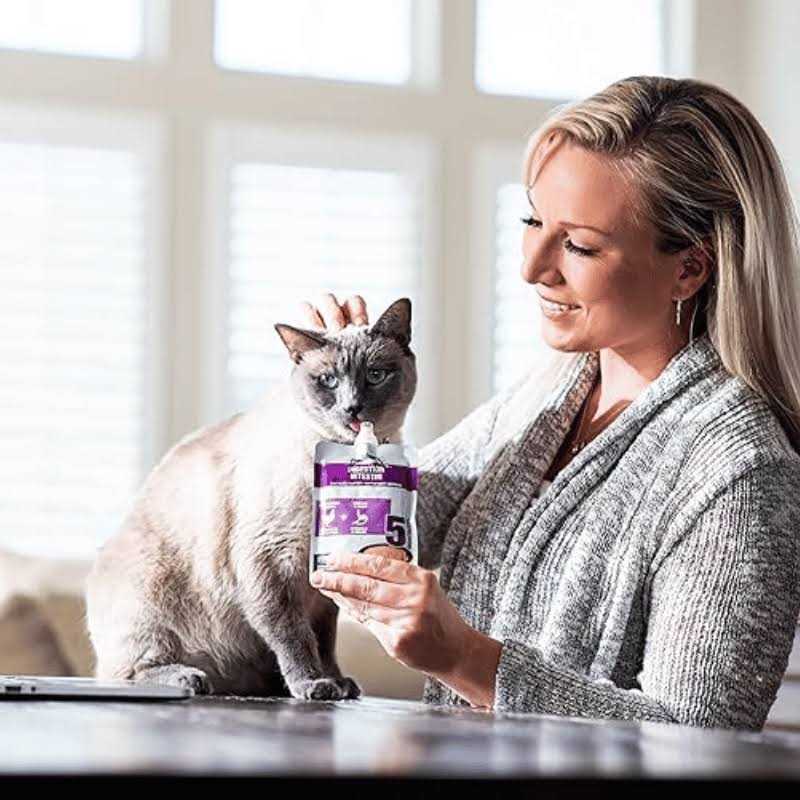Squeezable Gut & Digestion Cat Food D6366
