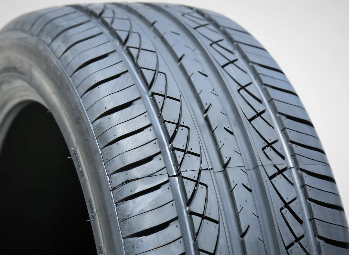 Set of 4 235/45R17 High Performance Tires F322444