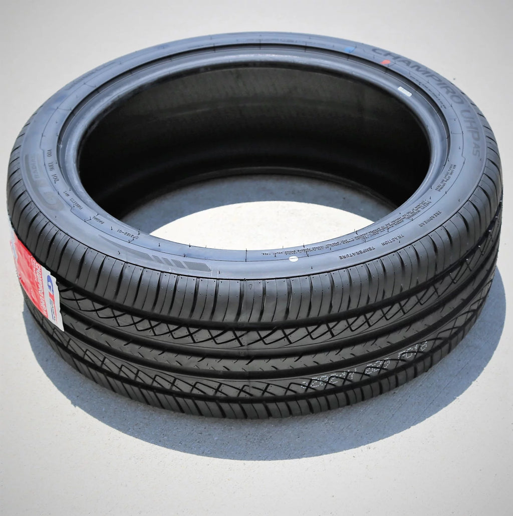 Set of 4 235/45R17 High Performance Tires F322444