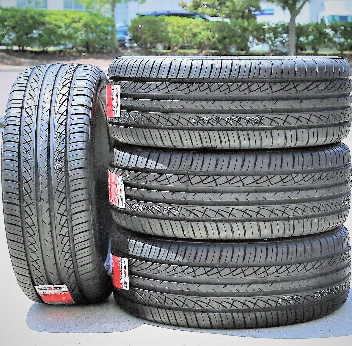 Set of 4 235/45R17 High Performance Tires F322444